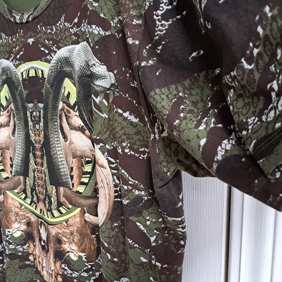 Marcelo Burlon County of Milan Snake and Skull Tee in Brown and Olive - Picture 4 of 9